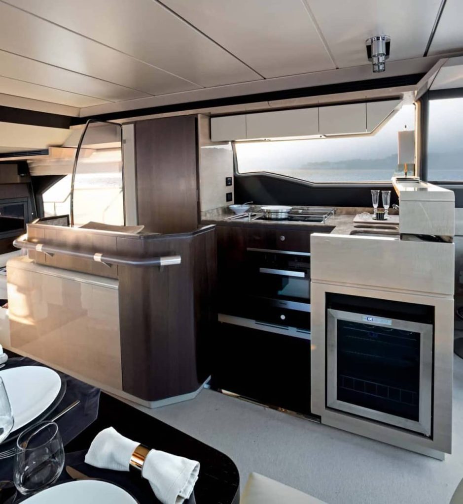 Azimut-66-yacht-charter-galey-Personalizado.jpg