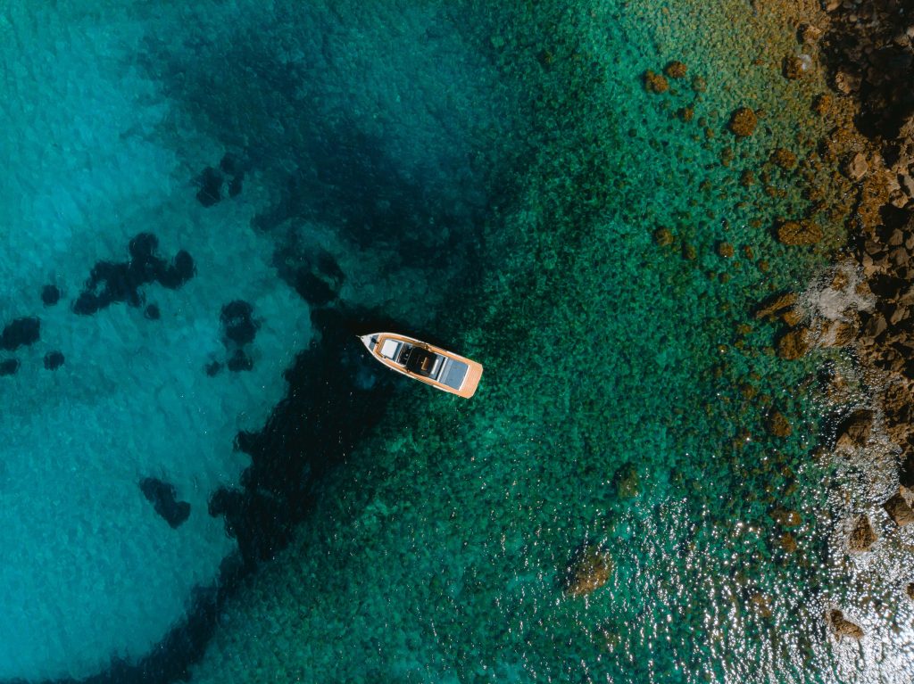 DeAntonioYachts_D50_04.jpg