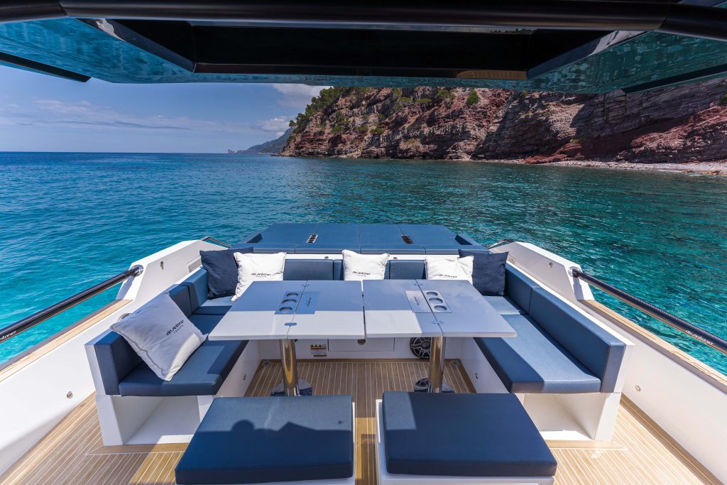 DeAntonioYachts_D50_17.jpg
