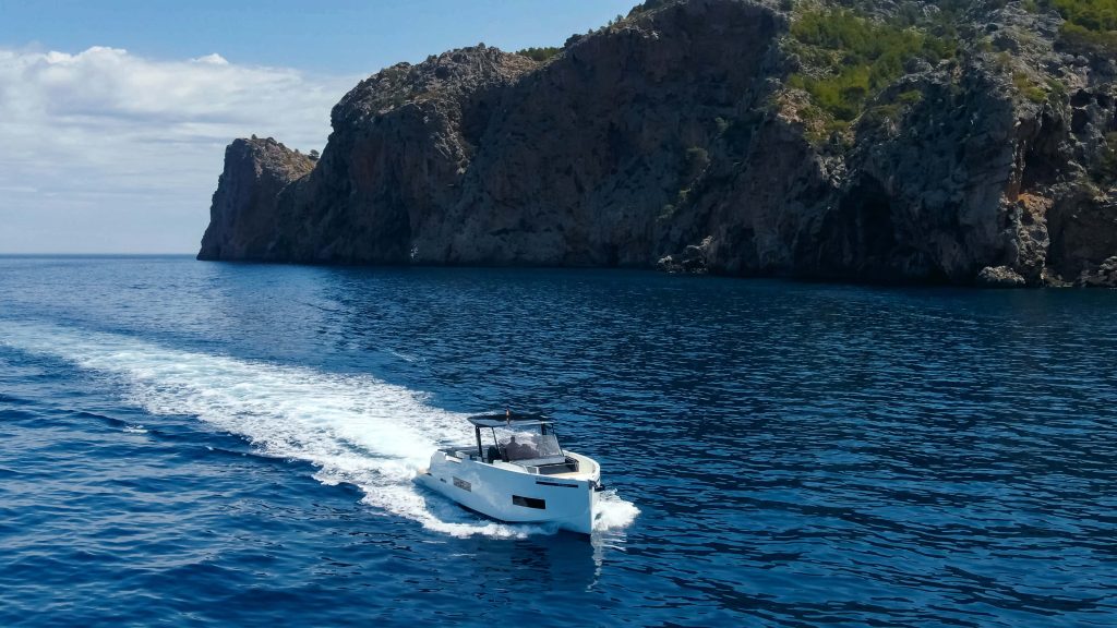DeAntonioYachts_D50_18.jpg