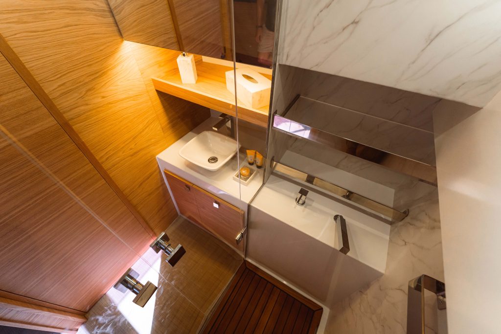 DeAntonioYachts_D50_34-1.jpg
