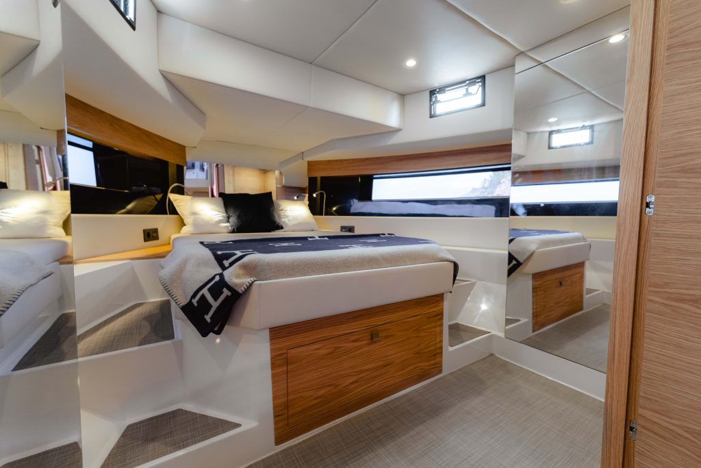 DeAntonioYachts_D50_37.jpg