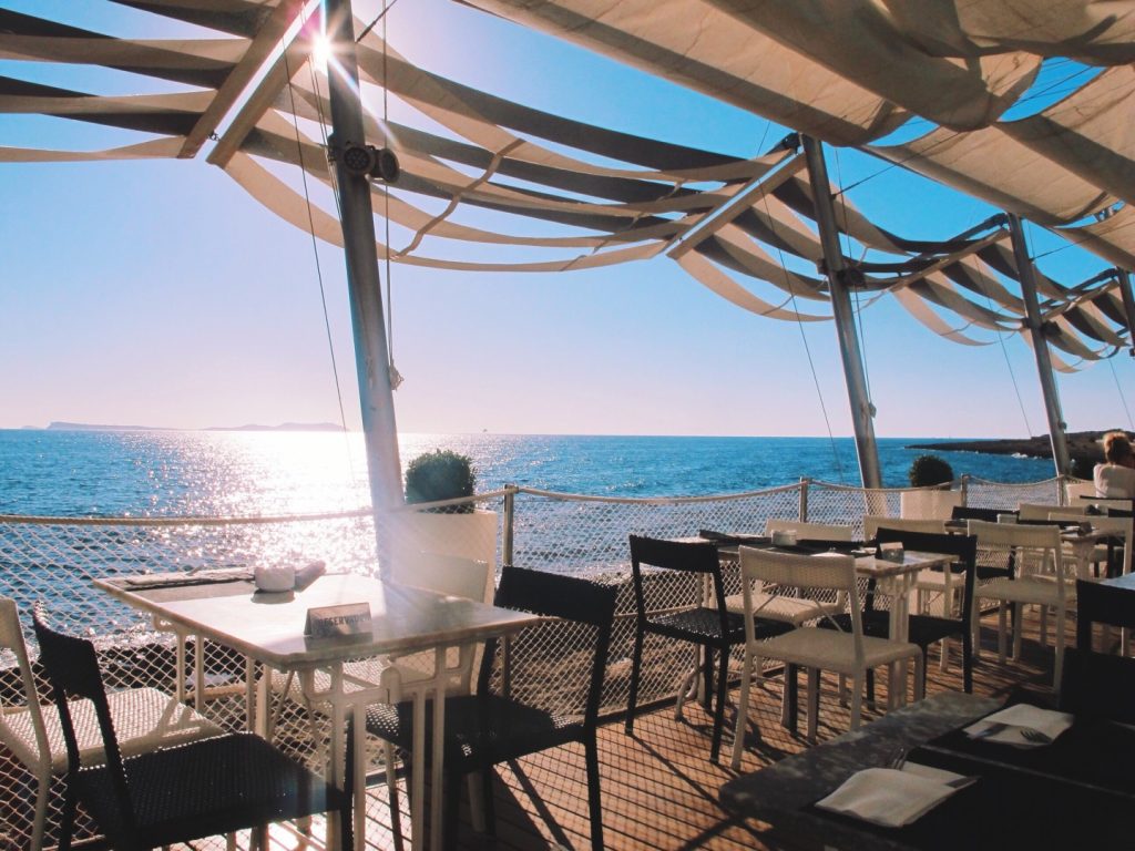 Guía de restaurantes accesibles por mar en Ibiza
