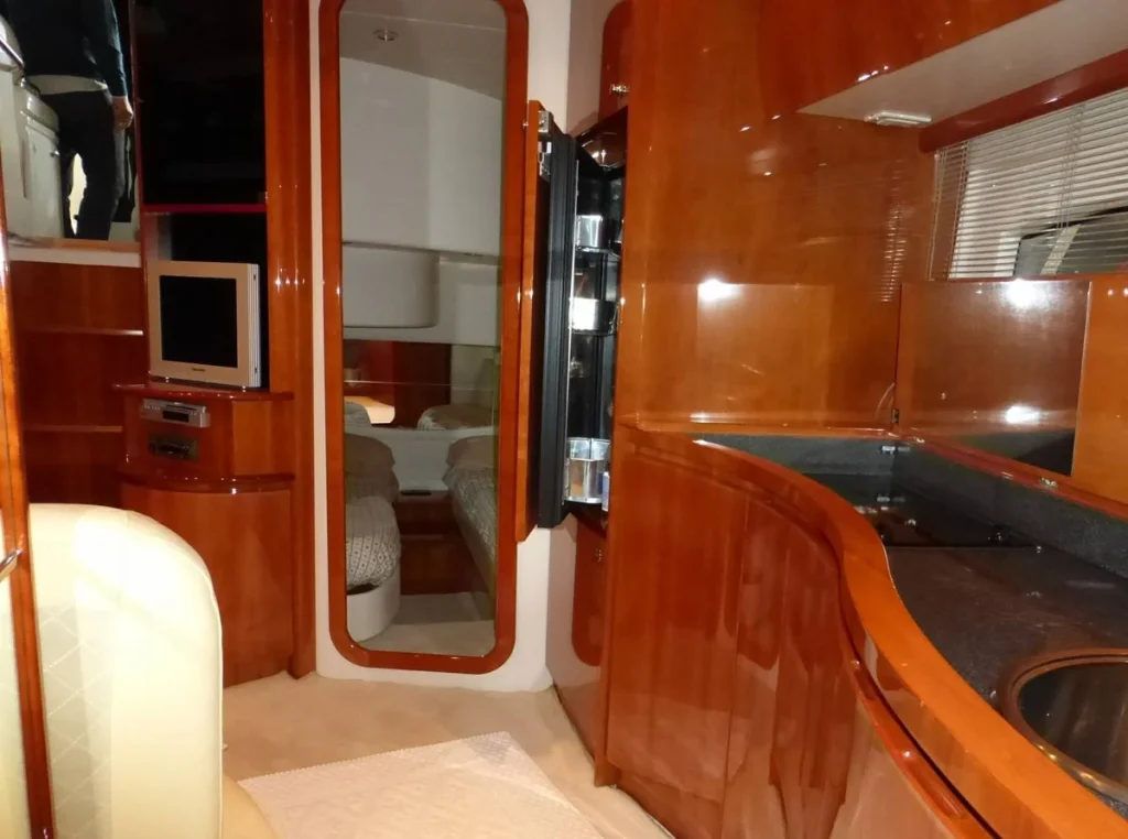 Pershing 43 Nina INTERIOR-1