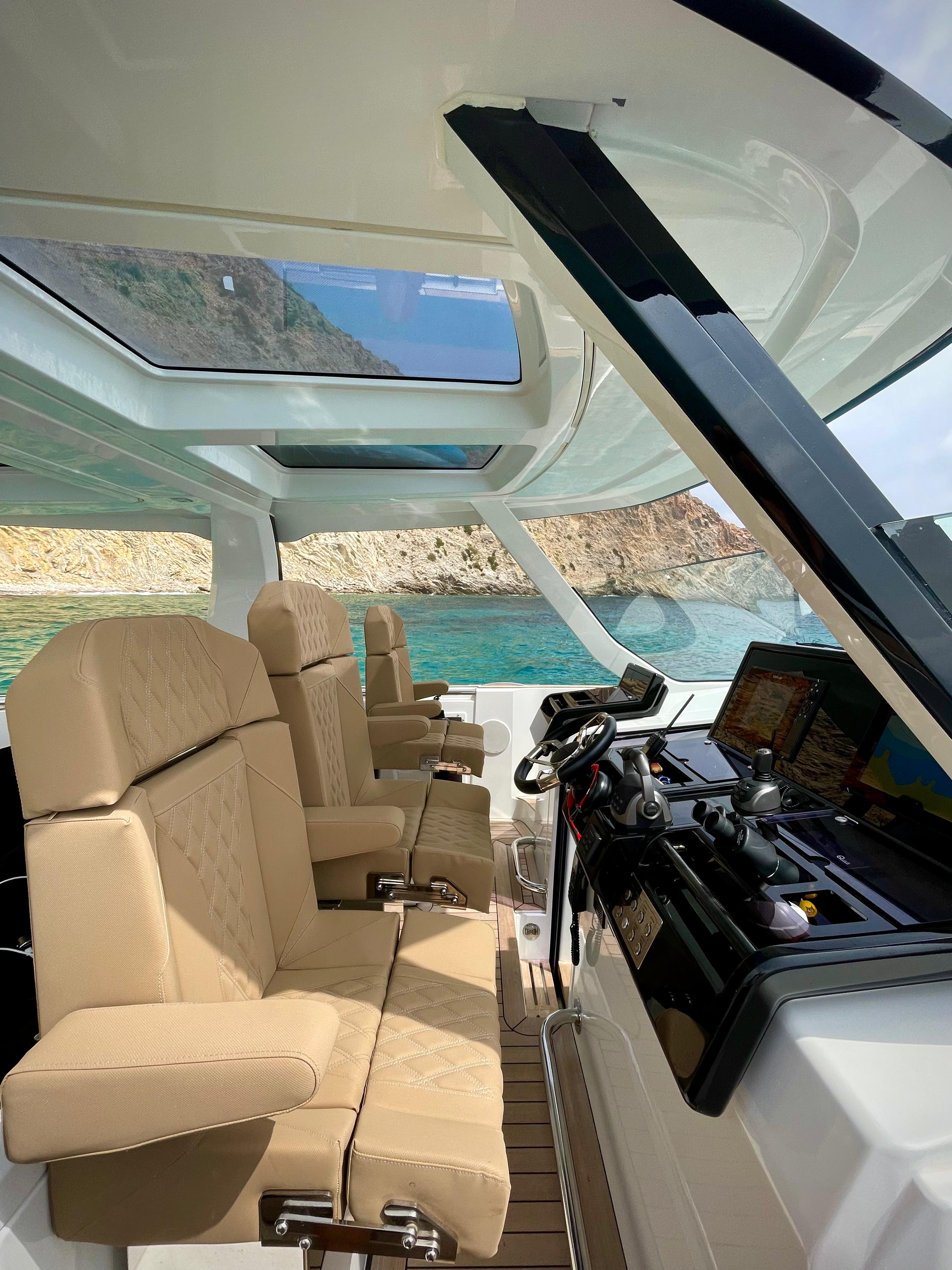 Barco de Diseño Nuevo Fjord 41 XL Egomarine de alquiler en Ibiza