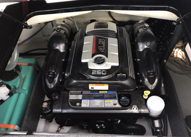 Lancha Motora de Alquiler con y sin patrón en Ibiza Glastron GTS 225