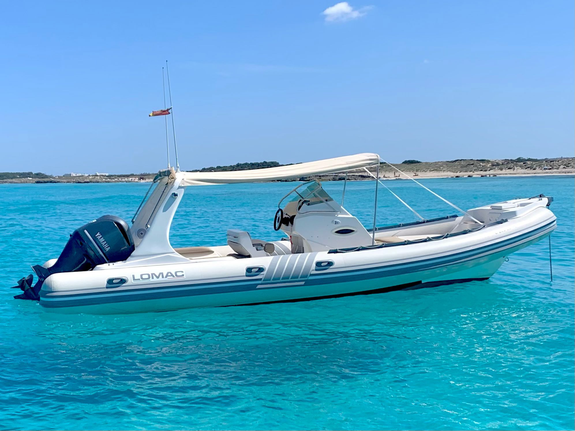 Embarcación Neumática Semirrígida RIB de alquiler en Ibiza con o sin patrón. Ibiza RIB motor boat rental Lomac 790 Take Five